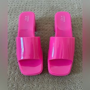 Crown & Ivy pink platform sandals size 9
